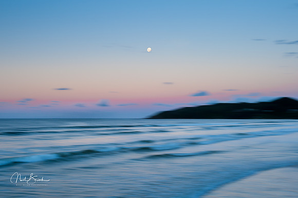 Moonrise at Main beach - Byron